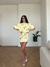 Carica l'immagine nel visualizzatore di Gallery, ABITO FIORI LUMINA GIALLO