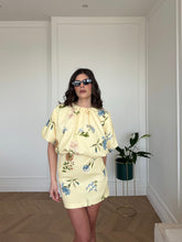 Carica l'immagine nel visualizzatore di Gallery, ABITO FIORI LUMINA GIALLO