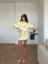 Carica l'immagine nel visualizzatore di Gallery, ABITO FIORI LUMINA GIALLO