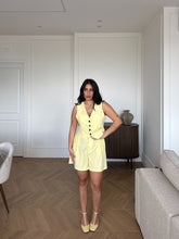 Carica l'immagine nel visualizzatore di Gallery, SET GILET E SHORTS GIALLO
