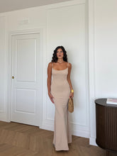 Carica l'immagine nel visualizzatore di Gallery, ABITO SOLEIL BEIGE
