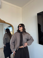 Carica l&#39;immagine nel visualizzatore di Gallery, BOMBER EFFETTO LANA MARRONE
