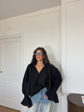 Carica l'immagine nel visualizzatore di Gallery, BLUSA CAMY NERO
