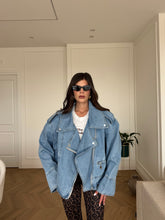 Carica l'immagine nel visualizzatore di Gallery, GIACCA BIKER OVER DENIM
