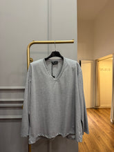 Carica l'immagine nel visualizzatore di Gallery, MAGLIA OVER SCOLLO A V CON SPALLINE
