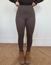 Carica l'immagine nel visualizzatore di Gallery, LEGGINGS TERMICO MARRONE
