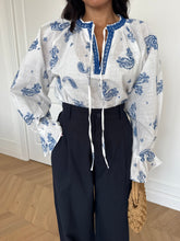 Carica l'immagine nel visualizzatore di Gallery, CAMICIA VIETRI BIANCA E BLU
