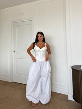 Carica l'immagine nel visualizzatore di Gallery, TOP BUSTIER IN RASO 
BIANCO
