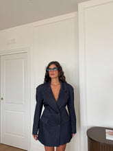 Carica l'immagine nel visualizzatore di Gallery, GIACCA VESTITO DENIM GESSATO
