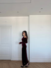 Carica l'immagine nel visualizzatore di Gallery, ABITO ASIMMETRICO VELLUTO BORDEAUX
