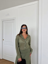Carica l&#39;immagine nel visualizzatore di Gallery, CAMICIA MORBIDA VERDE
