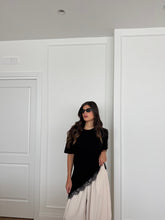 Carica l&#39;immagine nel visualizzatore di Gallery, T-SHIRT PIZZO LUMINA NERO
