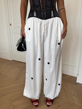 Carica l'immagine nel visualizzatore di Gallery, PANTALONI ALADIN POIS BIANCO
