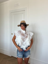 Carica l'immagine nel visualizzatore di Gallery, BLUSA BIANCA IN PIZZO EMMA

