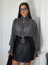 Carica l'immagine nel visualizzatore di Gallery, BLUSA CORINNE NERO
