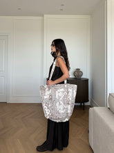 Carica l'immagine nel visualizzatore di Gallery, TOTE BAG LUMINA BANDANA PANNA/MARRONE
