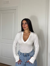 Carica l'immagine nel visualizzatore di Gallery, MAGLIA CON COLLETTO BIANCO
