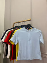 Carica l'immagine nel visualizzatore di Gallery, MAGLIA MANICHE CORTE BOTTONI LUMINA
