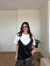 Carica l'immagine nel visualizzatore di Gallery, T-SHIRT CON CANOTTA SATIN
