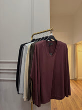 Carica l'immagine nel visualizzatore di Gallery, MAGLIA OVER SCOLLO A V CON SPALLINE
