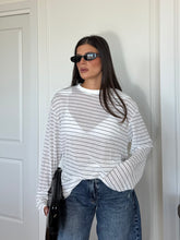 Carica l'immagine nel visualizzatore di Gallery, MAGLIA OVER RIGHE BIANCO
