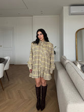 Carica l'immagine nel visualizzatore di Gallery, ABITO CAMICIA QUADRI GIALLO
