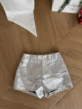 Carica l'immagine nel visualizzatore di Gallery, SHORTS METALLIC SILVER
