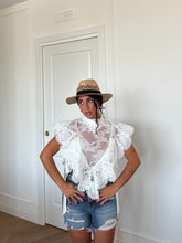 Carica l'immagine nel visualizzatore di Gallery, BLUSA BIANCA IN PIZZO EMMA
