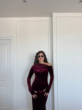 Carica l'immagine nel visualizzatore di Gallery, ABITO ASIMMETRICO VELLUTO BORDEAUX
