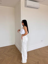 Carica l&#39;immagine nel visualizzatore di Gallery, JEANS BIANCO BORCHIE
