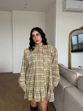 Carica l'immagine nel visualizzatore di Gallery, ABITO CAMICIA QUADRI GIALLO
