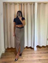 Carica l&#39;immagine nel visualizzatore di Gallery, GONNA LONGUETTE MARRONE
