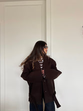 Carica l&#39;immagine nel visualizzatore di Gallery, CAPPOTTO CORTO OVER LUMINA MARRONE
