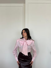 Carica l'immagine nel visualizzatore di Gallery, CAMICIA FIOCCO LUMINA ROSA
