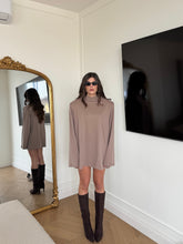 Carica l'immagine nel visualizzatore di Gallery, MAGLIA VESTITO OVER MEZZO COLLO FANGO
