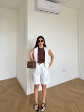 Carica l&#39;immagine nel visualizzatore di Gallery, SET GILET E SHORTS BIANCO
