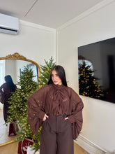 Carica l'immagine nel visualizzatore di Gallery, BLUSA CORINNE MARRONE
