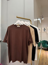 Carica l&#39;immagine nel visualizzatore di Gallery, T-SHIRT OVER CON MAXI SPALLINE
