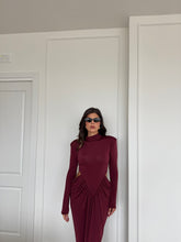 Carica l&#39;immagine nel visualizzatore di Gallery, ABITO MINA BORDEAUX
