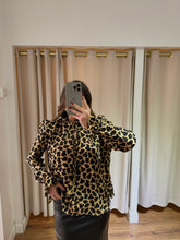 Carica l&#39;immagine nel visualizzatore di Gallery, BLUSA LEOPARDATA
