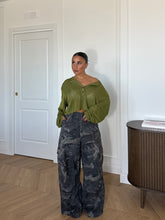 Carica l'immagine nel visualizzatore di Gallery, JEANS CARGO CAMOUFLAGE
