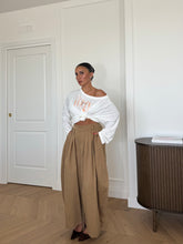 Carica l'immagine nel visualizzatore di Gallery, PANTALONI CROPPED LARGHI CAMEL
