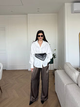 Carica l'immagine nel visualizzatore di Gallery, JOGGER SATIN MARRONE
