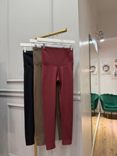 Carica l'immagine nel visualizzatore di Gallery, LEGGINGS VITA ALTA MODELLANTE FELPATO
