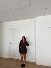 Carica l&#39;immagine nel visualizzatore di Gallery, SET CAMICIA E GONNA GESSATO MARRONE
