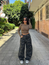 Carica l'immagine nel visualizzatore di Gallery, JEANS BARREL CAMO

