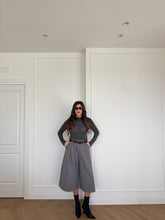 Carica l&#39;immagine nel visualizzatore di Gallery, BERMUDA OVER JUST GRIGIO
