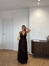 Carica l'immagine nel visualizzatore di Gallery, ABITO LUNGO ALTEA MARRONE
