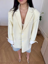 Carica l'immagine nel visualizzatore di Gallery, BLAZER OVER GIALLO MANICA CONTRASTO
