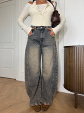 Carica l'immagine nel visualizzatore di Gallery, JEANS BALLOON SABBIATO
